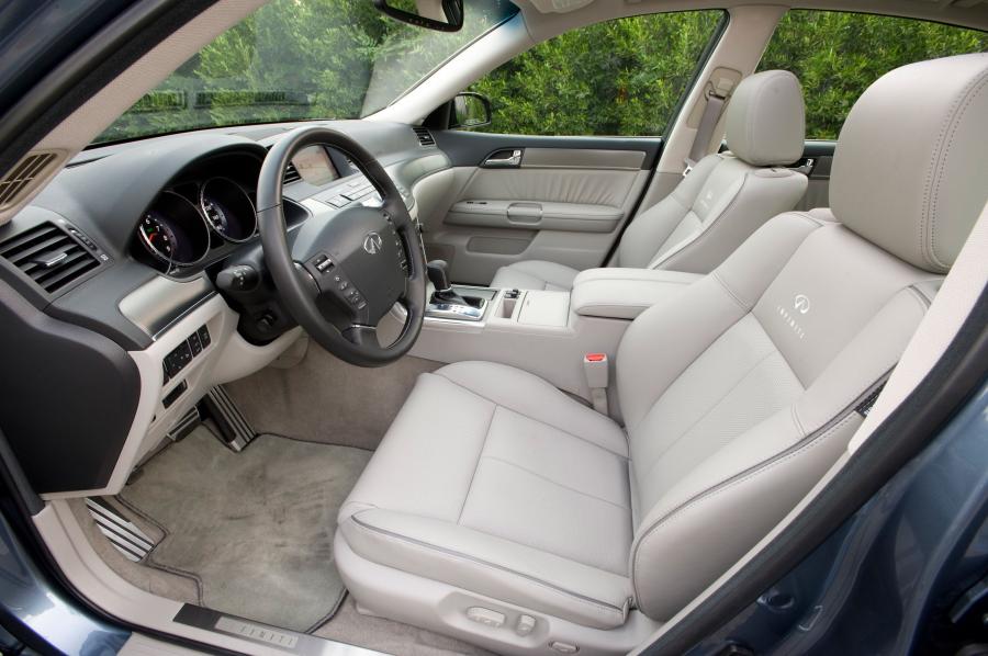  Infiniti M35 S 2010 года  (фото 4 из 8)
